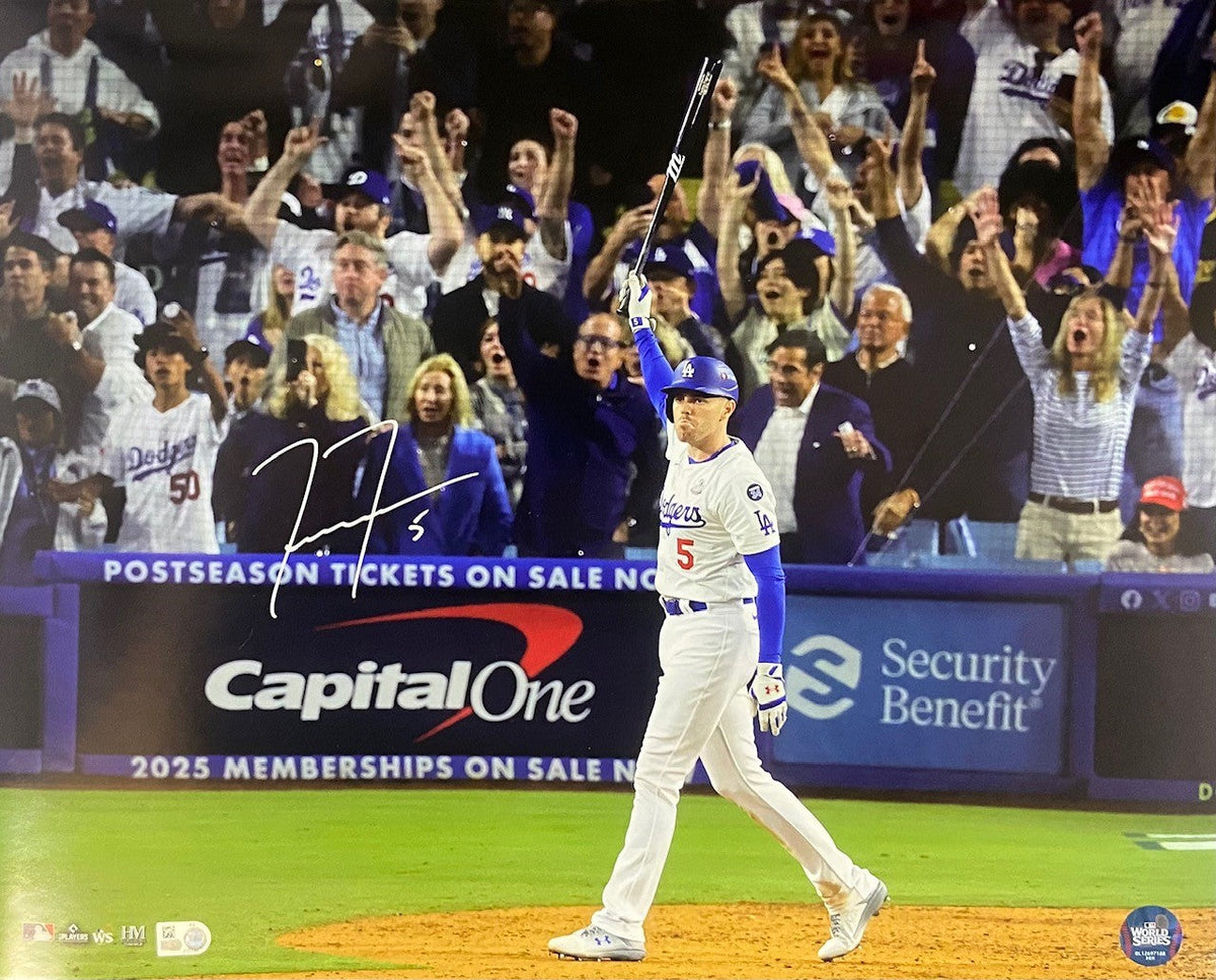 Freddie Freeman Autographed 16x20 Photo - Bat Raise Celebration