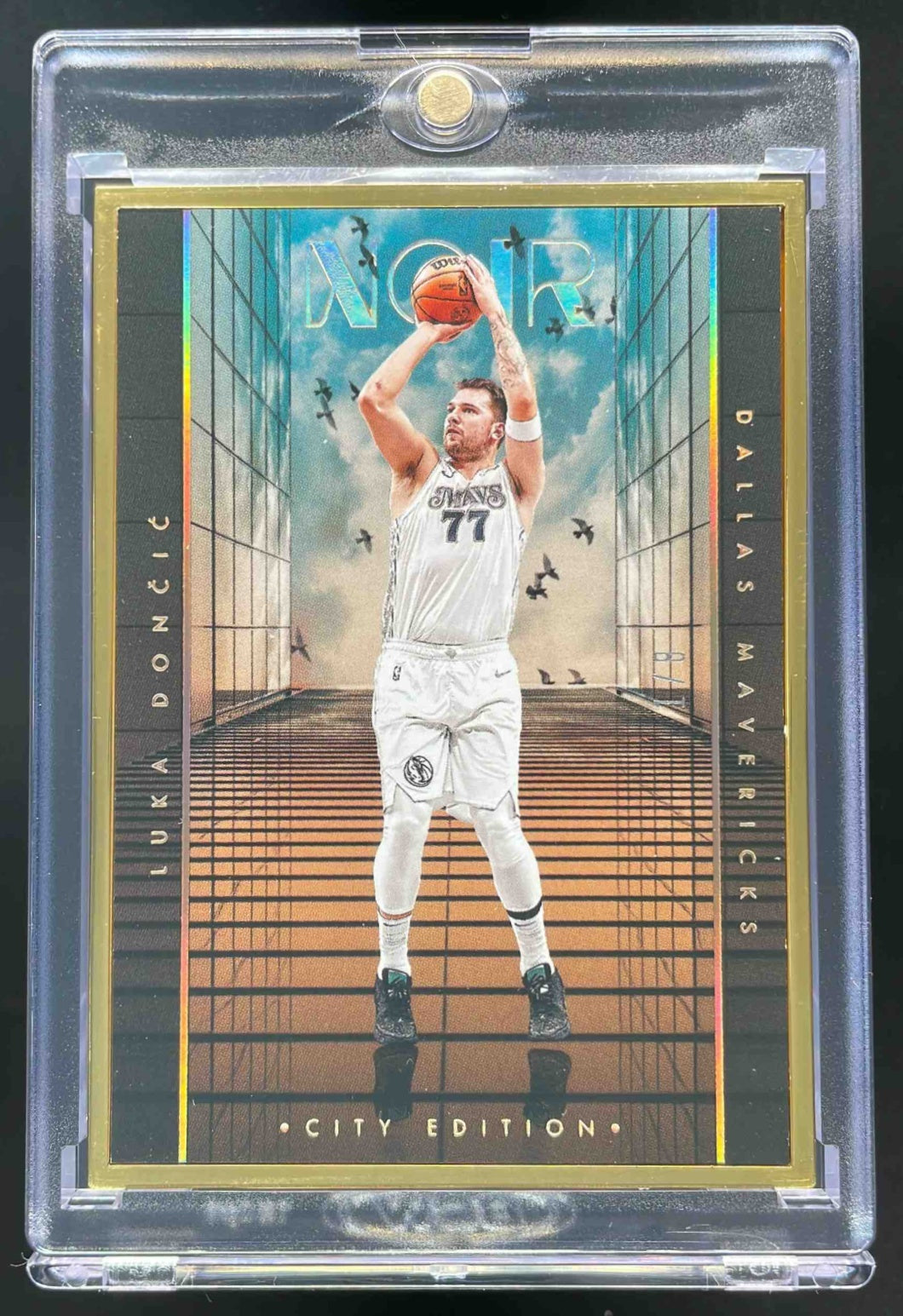 2024 Panini Noir Metal Frame City Edition FOTL Holo Gold #207 Luka Doncic /8
